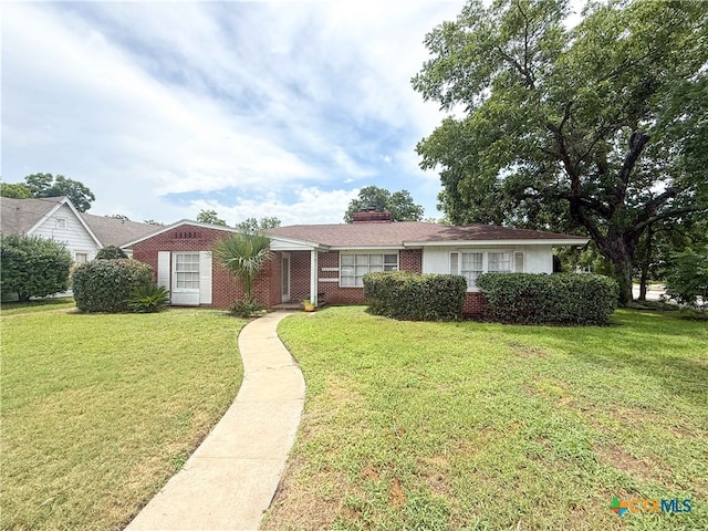 1307 N Main St, Victoria, TX 77901 - ranch-style home with a front lawn and brick siding
