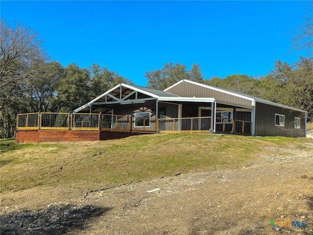 exterior space featuring a front yard