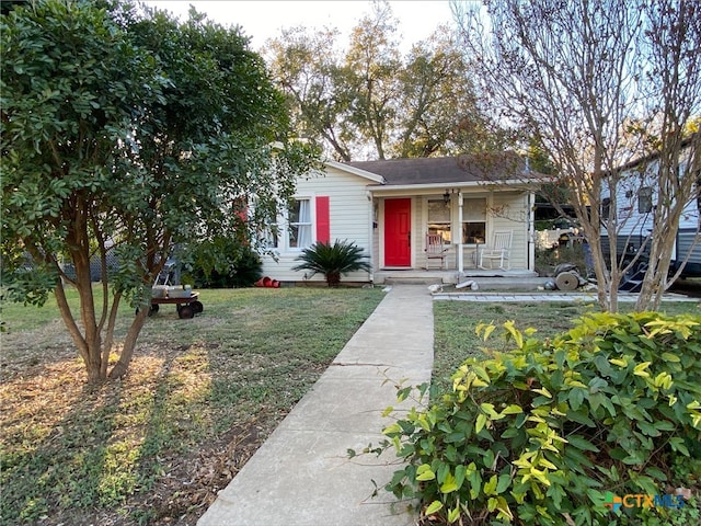 view of front of home featuring covered porch and a front lawn