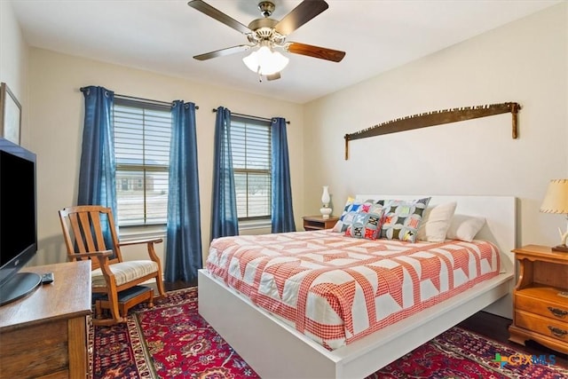 bedroom with ceiling fan