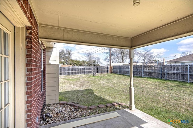 view of yard featuring a patio area