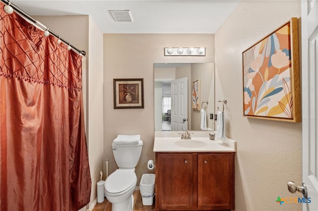 full bathroom featuring visible vents, curtained shower, toilet, and vanity