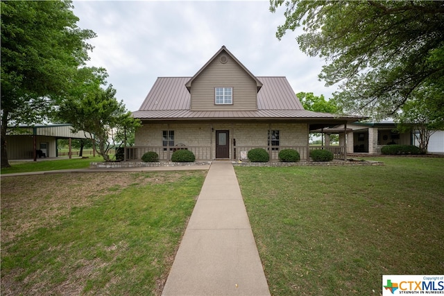 farmhouse inspired home featuring a porch and a front lawn