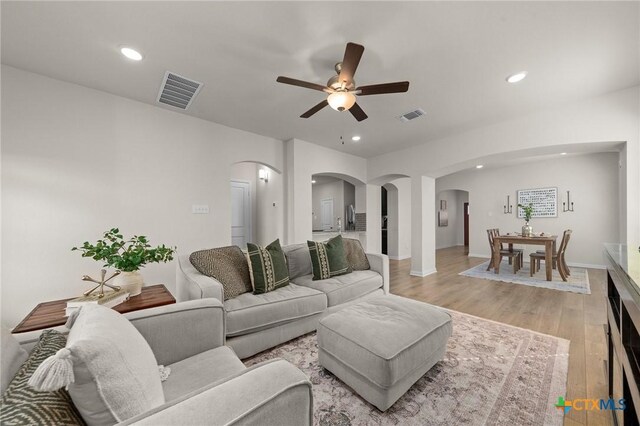 1044 Shelby Dr, Belton, TX 76513 - living area with visible vents, arched walkways, and a ceiling fan