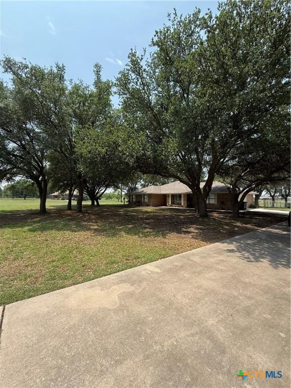 6601 Wells Fargo Rd, Killeen, TX 76542 - view of front of property with a front yard
