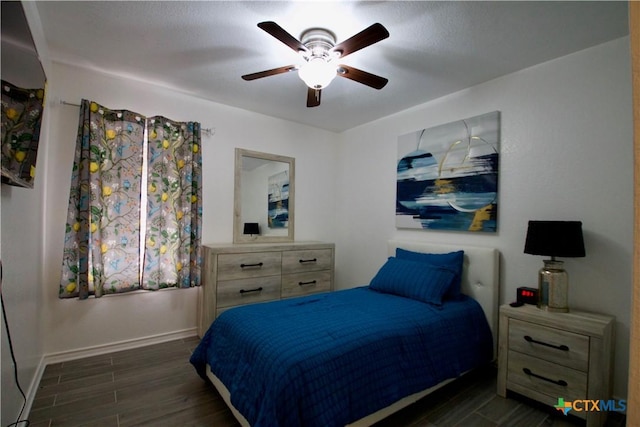 bedroom with ceiling fan