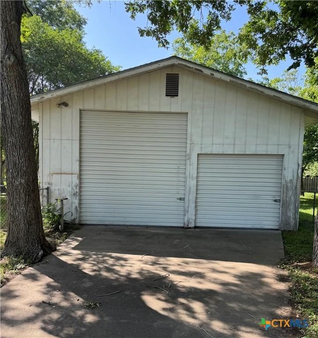 110 Edinburgh St, Victoria, TX 77904 - view of detached garage