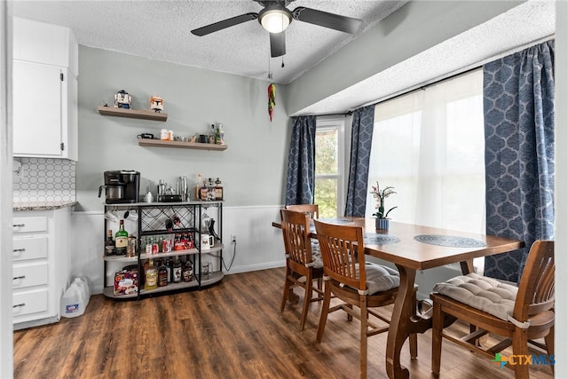 dining space featuring ceiling fan, dark hardwood / wood-style floors, and a textured ceiling