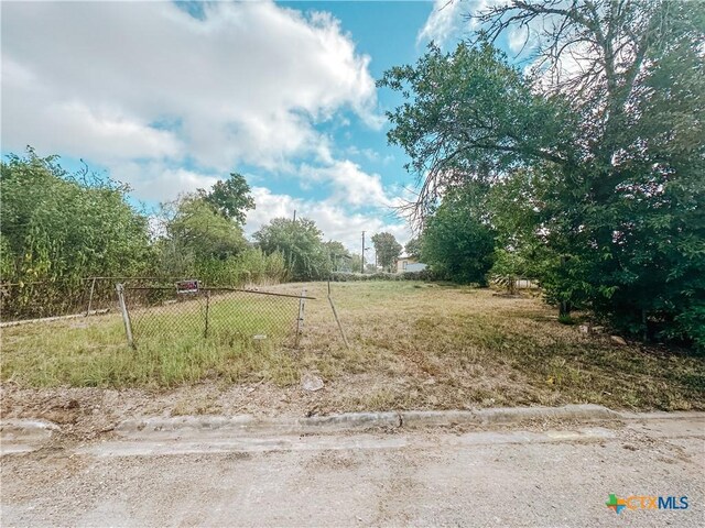 112 Field St, Luling, TX 78648