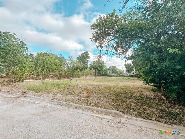 112 Field St, Luling, TX 78648