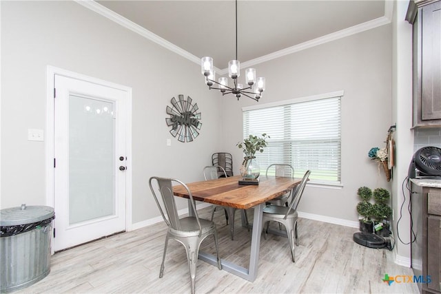 dining room with a chandelier, crown molding, and light hardwood / wood-style flooring