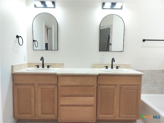 127 Augusta Dr, Wimberley, TX 78676 - full bath with double vanity and a tub