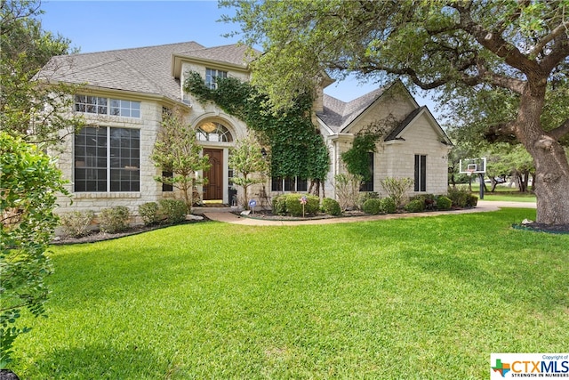 view of front facade with a front lawn