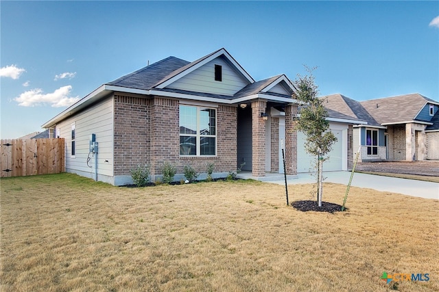 view of front facade featuring a front yard