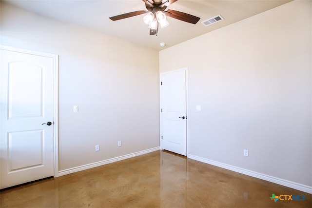 empty room with ceiling fan