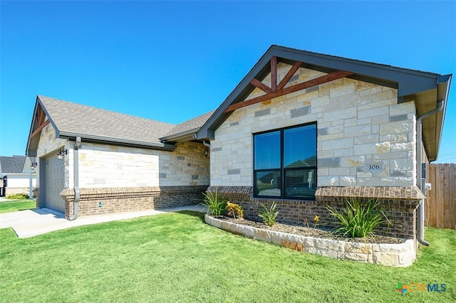 view of front of house featuring a front lawn and a garage