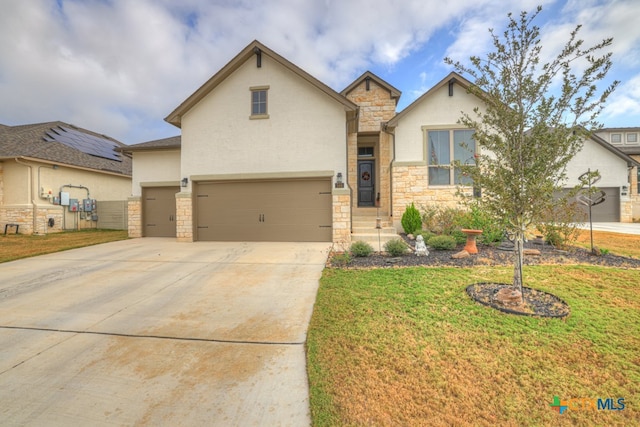 588 Vale Ct, New Braunfels, TX 78132 - view of front property featuring a front yard and a garage