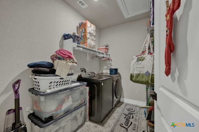 588 Vale Ct, New Braunfels, TX 78132 - laundry room with washing machine and clothes dryer