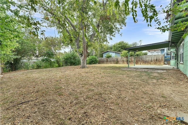 view of yard featuring a patio area