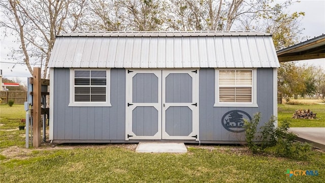 view of outdoor structure with a yard