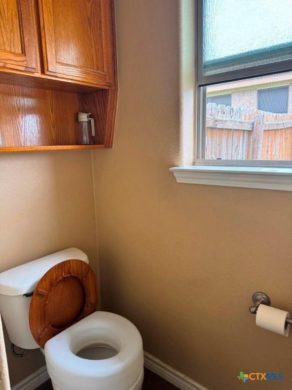 9604 Diana Dr, Killeen, TX 76542 - bathroom featuring toilet and baseboards