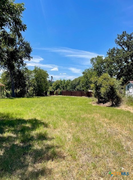 505 E 4th St, Cameron, TX 76520 - photo 3