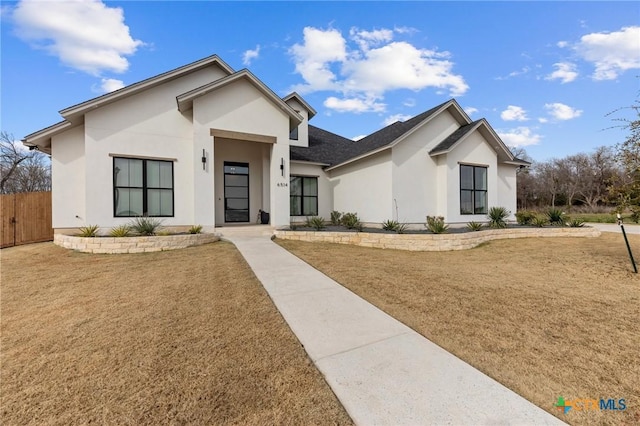 view of front of home featuring a front yard