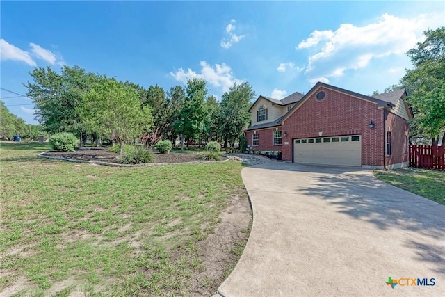 133 Ridgewood Cv, Georgetown, TX 78633 - bedroom with light wood-style flooring, vaulted ceiling, baseboards, and a ceiling fan