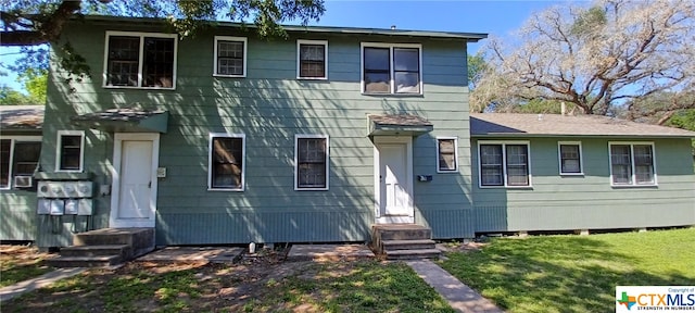 view of front of home featuring a front lawn