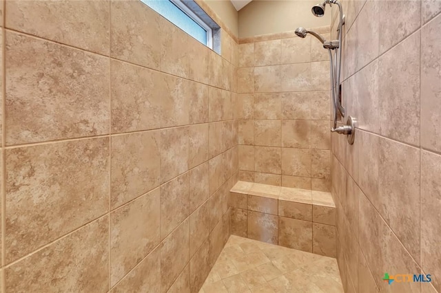 room details featuring a tile shower