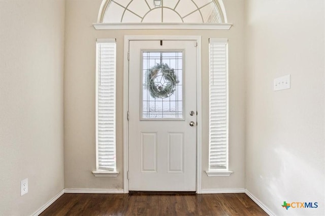 6231 Ambrose Cir, Temple, TX 76502 - entryway featuring dark wood finished floors and baseboards