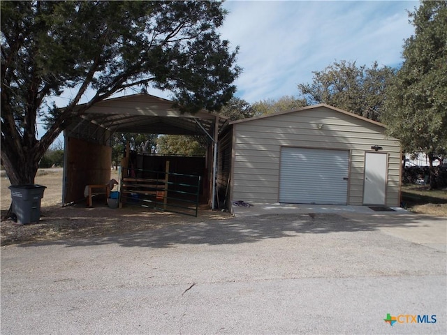 garage featuring a garage