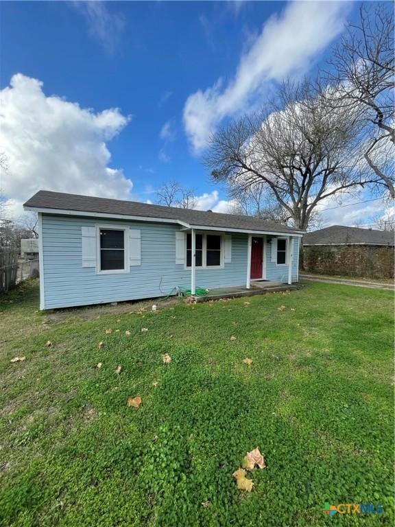 single story home with a front yard