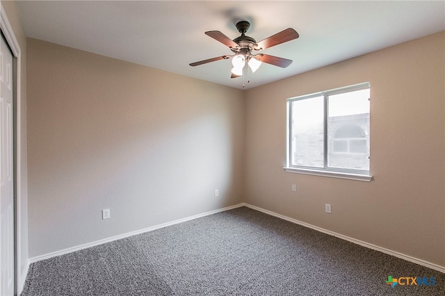 carpeted empty room featuring ceiling fan