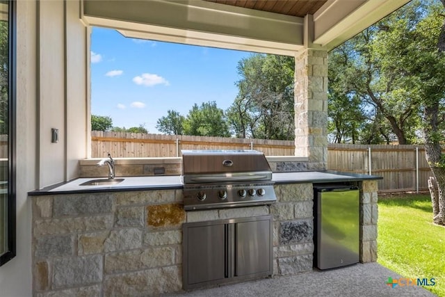 813 Eagle Heights Dr, Salado, TX 76571 - view of patio with area for grilling, a sink, and a fenced backyard