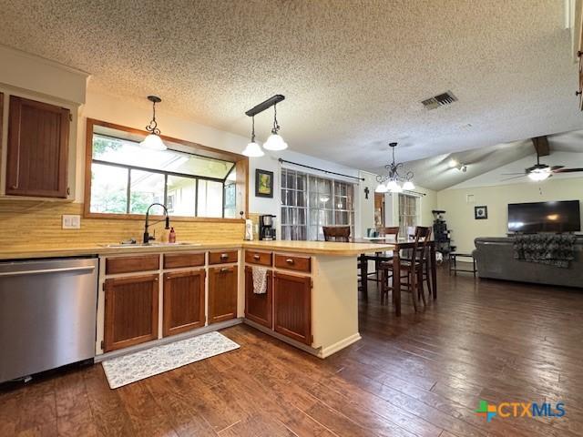 103 Northwood Dr, Cuero, TX 77954 - photo 7