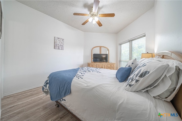 bedroom featuring a textured ceiling, hardwood / wood-style flooring, and ceiling fan