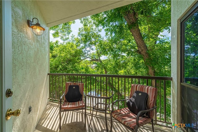 401 W Lincoln St Unit A201, New Braunfels, TX 78130 - view of balcony