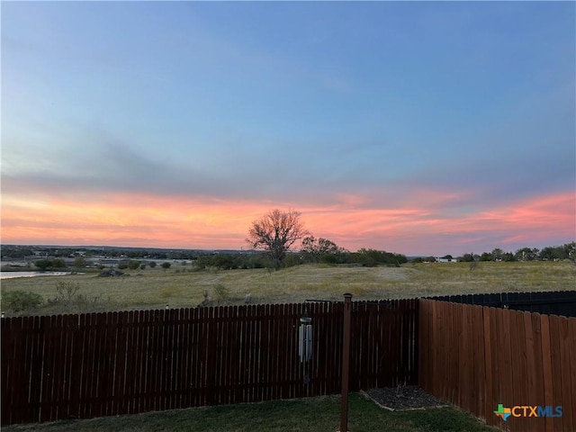 view of yard at dusk