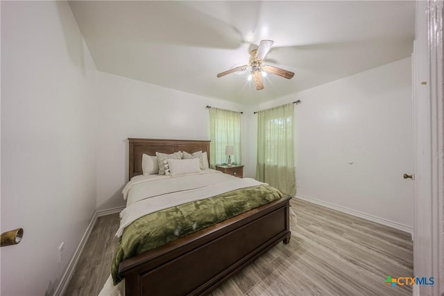 2613 Goliad St, Temple, TX 76501 - bedroom with light wood-style flooring, baseboards, and ceiling fan