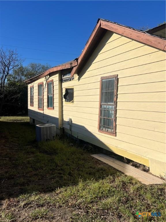 816 S Terrace St, Temple, TX 76501 - view of home's exterior featuring a cooling unit