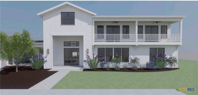 view of front of property featuring ceiling fan and a front lawn