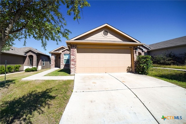 ranch-style house featuring a front yard