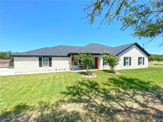 single story home featuring roof with shingles and a front yard