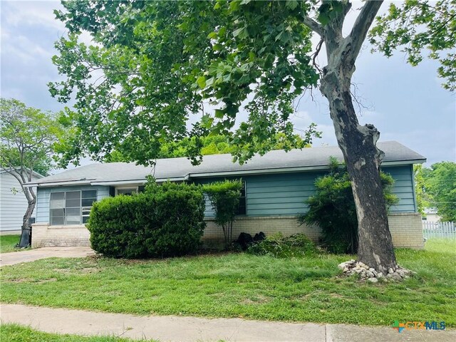 2110 Terrace Dr, Copperas Cove, TX 76522 - single story home with a front lawn and brick siding
