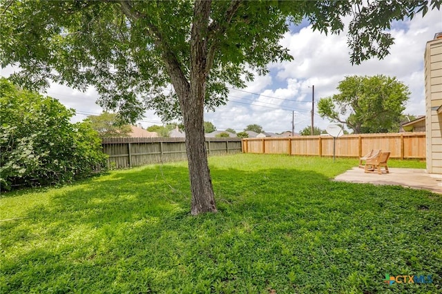 515 Camelot Dr, Victoria, TX 77901 - fenced backyard with a patio area