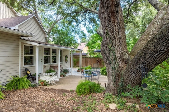 view of yard with a patio