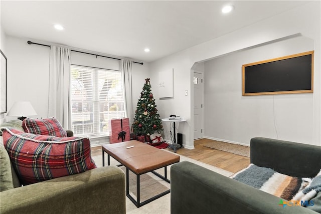 living room featuring recessed lighting, baseboards, and light wood-style floors