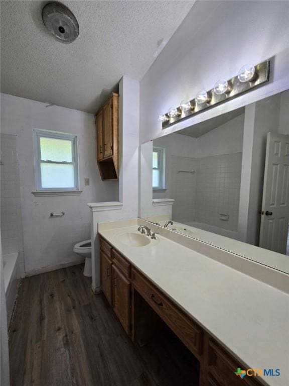 4709 Poppy Wood Cir, Killeen, TX 76542 - full bath featuring a textured ceiling, toilet, wood finished floors, vanity, and shower / bathtub combination