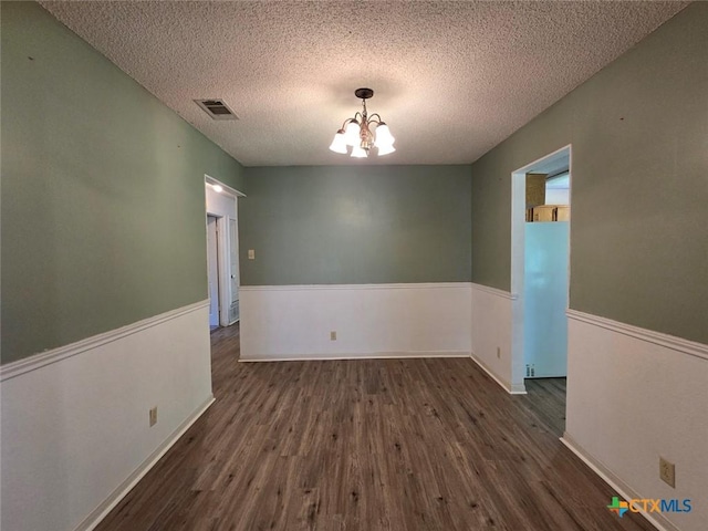 4709 Poppy Wood Cir, Killeen, TX 76542 - empty room with wood finished floors, a chandelier, and a textured ceiling